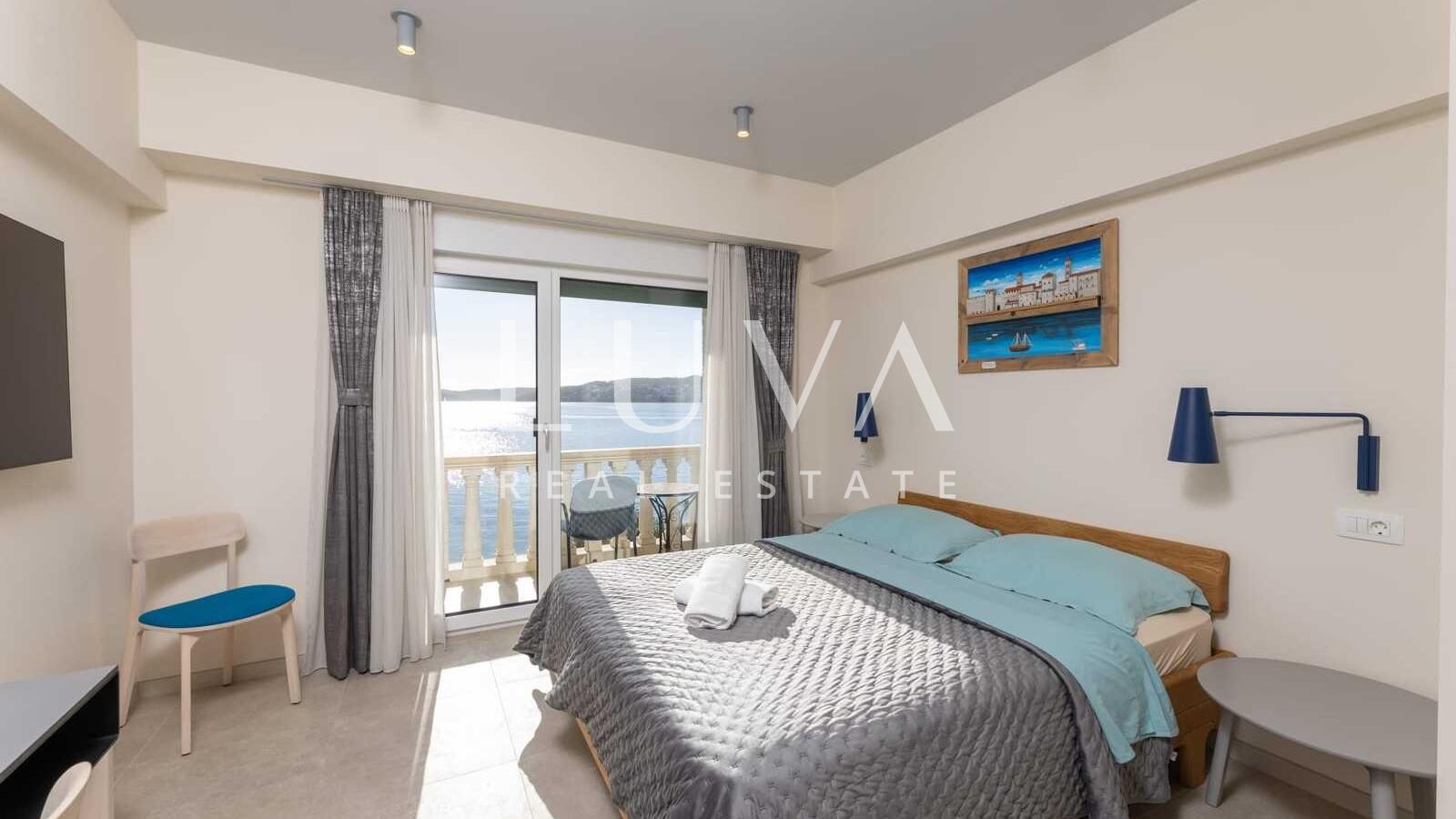 Trogir, Seget Donji, prodaja hotela sa 24 spavaće sobe uz more