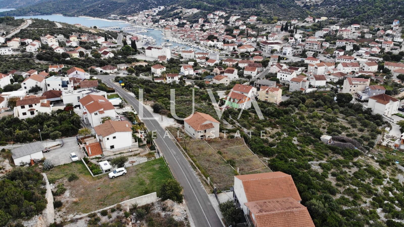 Marina, Trogir, prodaja dvojne kuće 247 m2 na 3 etaže + parking