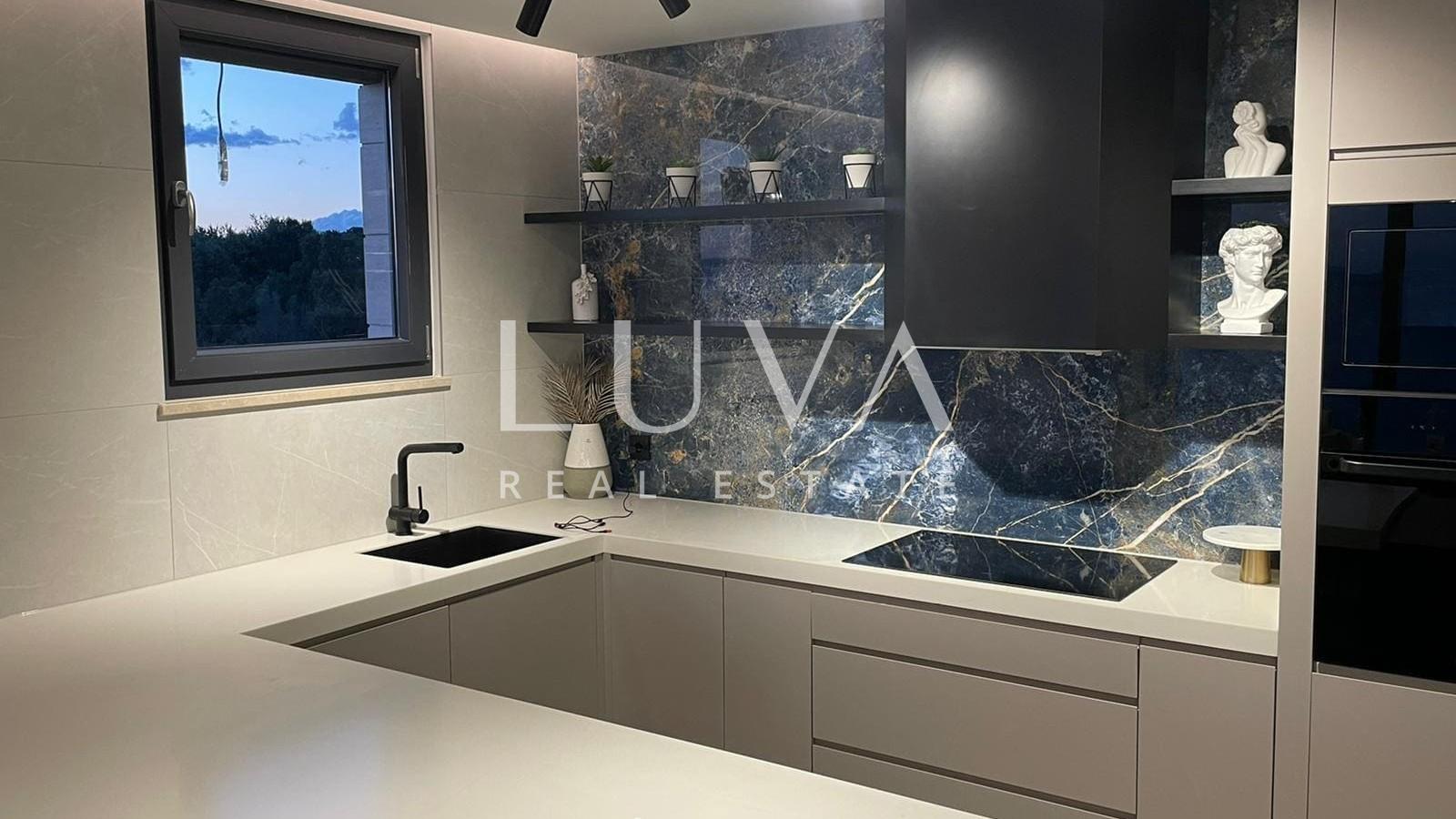 Zadar, Kožino, prodaja, luksuzni penthouse s bazenom uz more