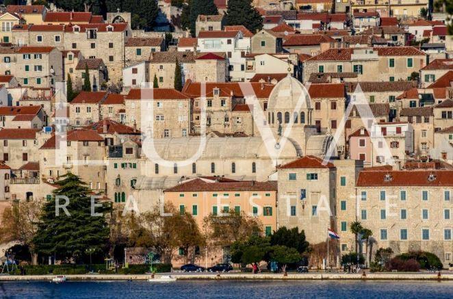 Šibenik, exklusive Wohnung 90 m2 mit Galerie im Zentrum