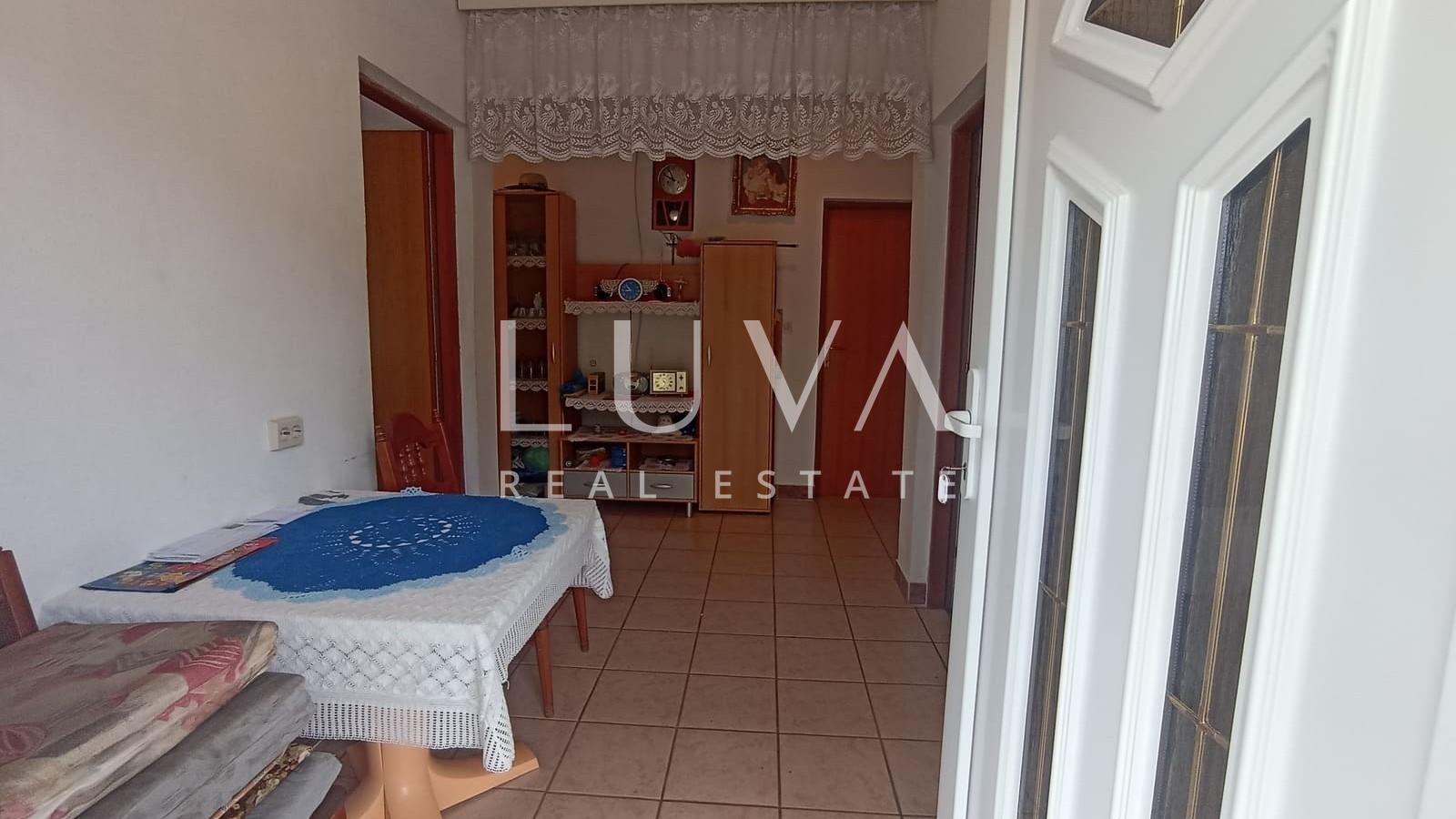 Marina, Trogir, prodaja dvojne kuće 247 m2 na 3 etaže + parking