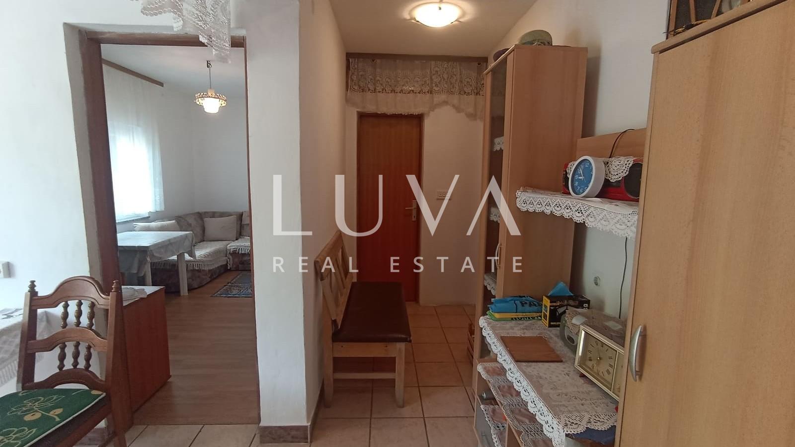 Marina, Trogir, prodaja dvojne kuće 247 m2 na 3 etaže + parking