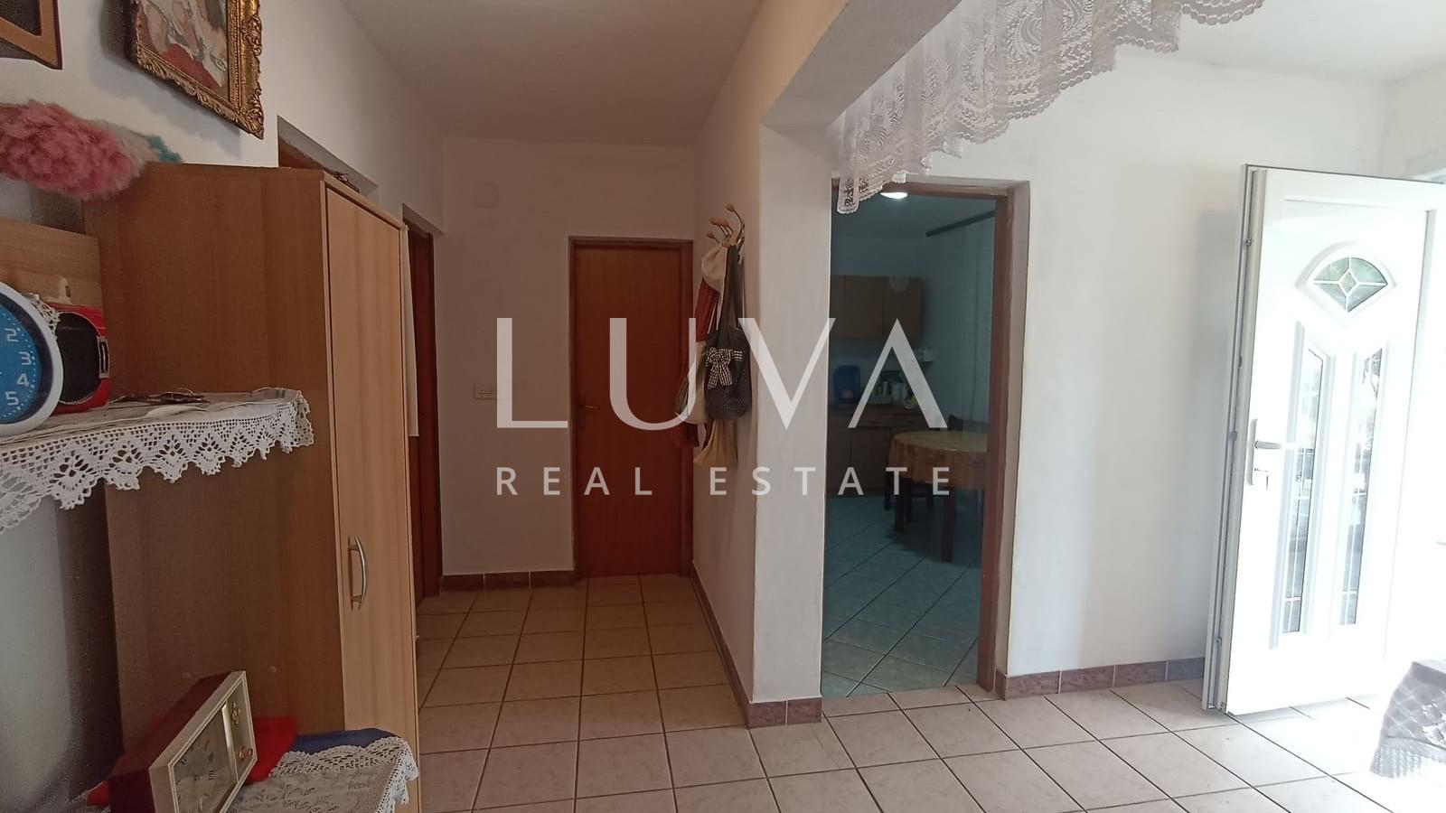 Marina, Trogir, prodaja dvojne kuće 247 m2 na 3 etaže + parking