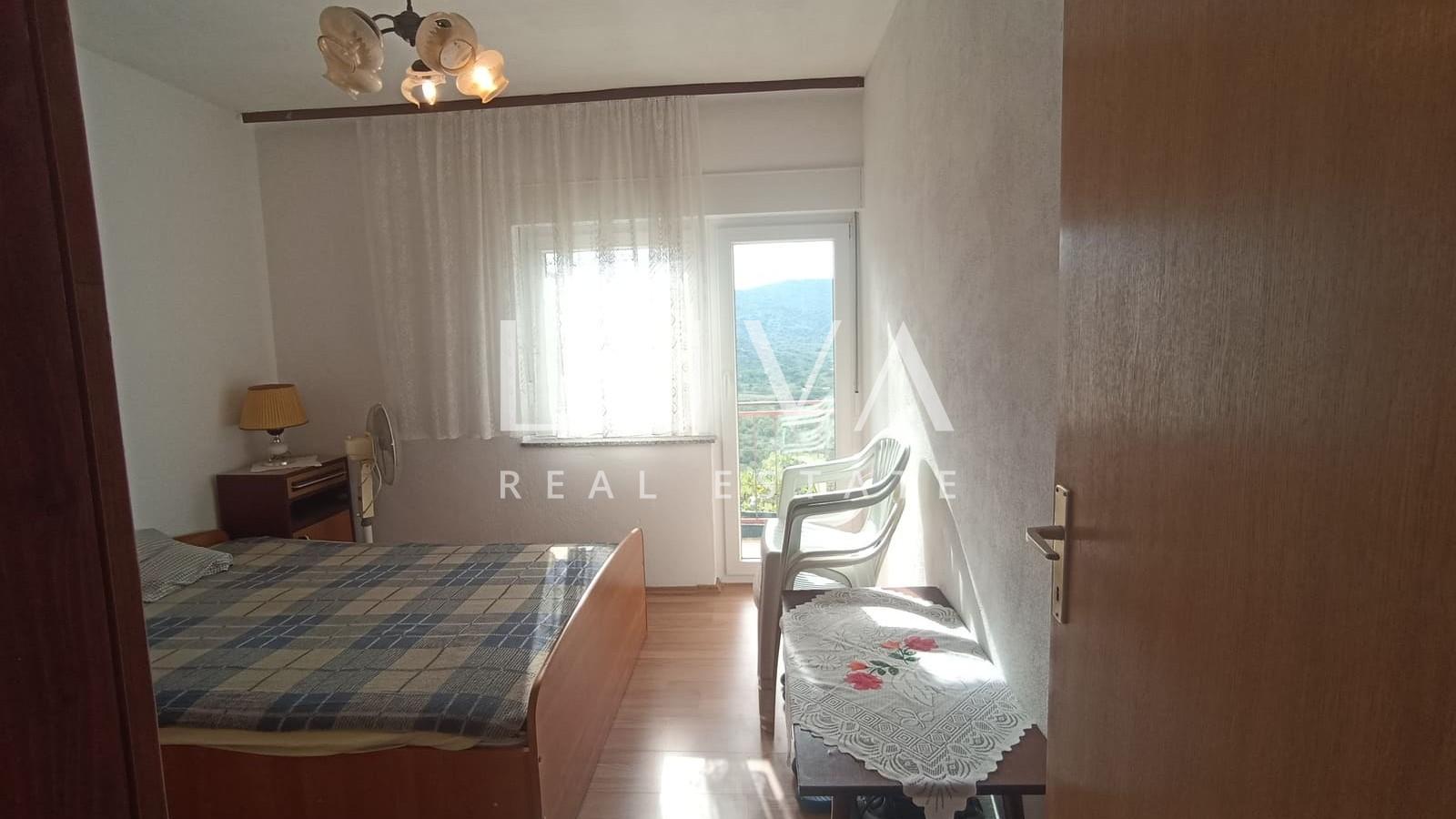 Marina, Trogir, prodaja dvojne kuće 247 m2 na 3 etaže + parking