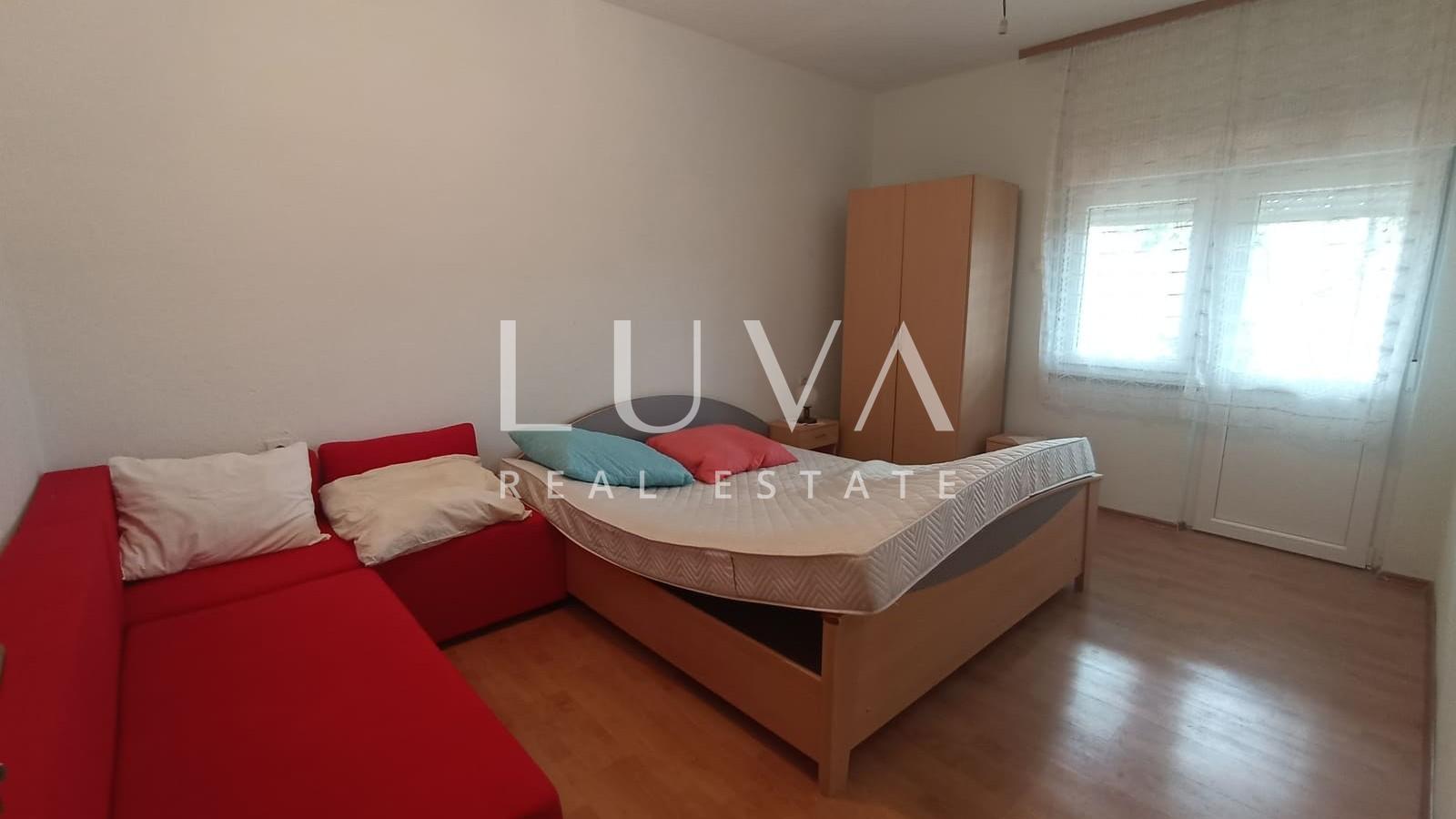 Marina, Trogir, prodaja dvojne kuće 247 m2 na 3 etaže + parking