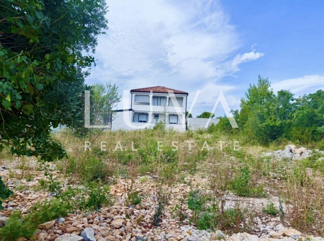Pirovac, Vodice, prodaje se građevinsko zemljište od 610 m²