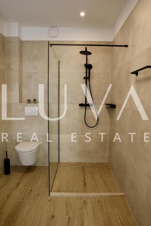 Šolta, Rogač, luksuzna vila s bazenom uz more na prodaju