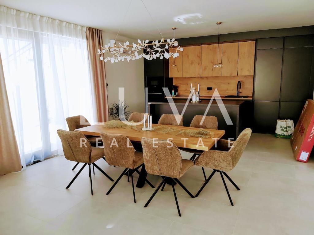 Šolta, Rogač, luksuzna vila s bazenom uz more na prodaju