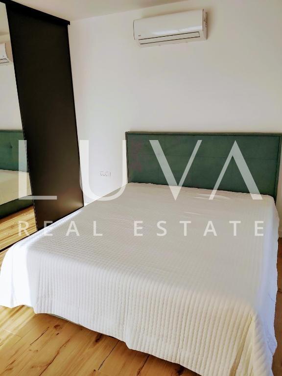 Šolta, Rogač, luksuzna vila s bazenom uz more na prodaju