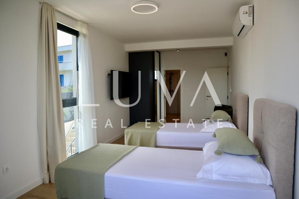 Šolta, Rogač, luksuzna vila s bazenom uz more na prodaju