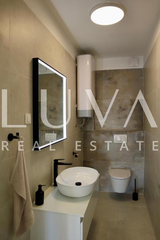 Šolta, Rogač, luksuzna vila s bazenom uz more na prodaju