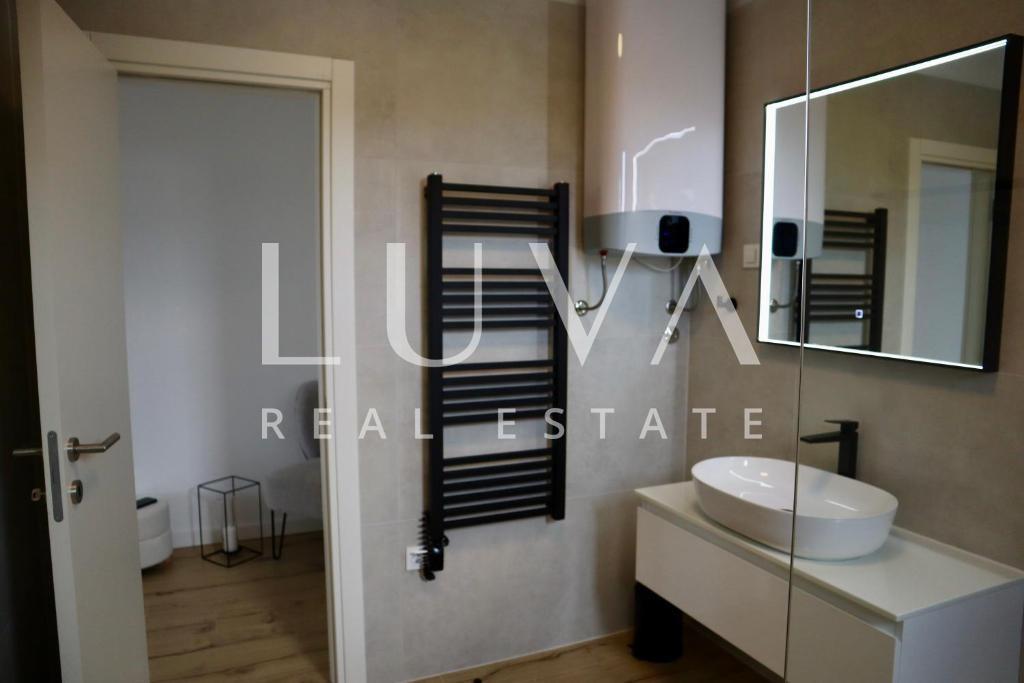 Šolta, Rogač, luksuzna vila s bazenom uz more na prodaju