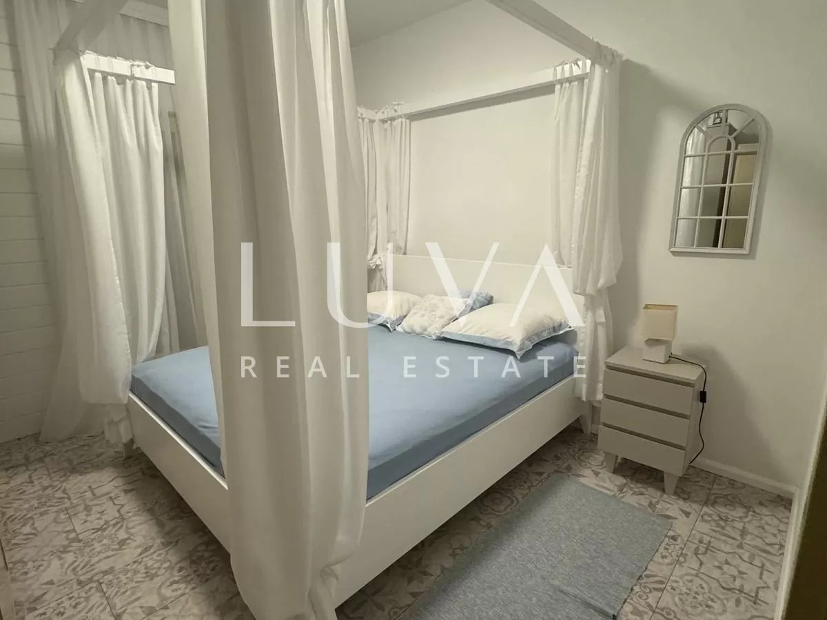 Spacious Semi-Detached House 275m2 for Sale in Nin