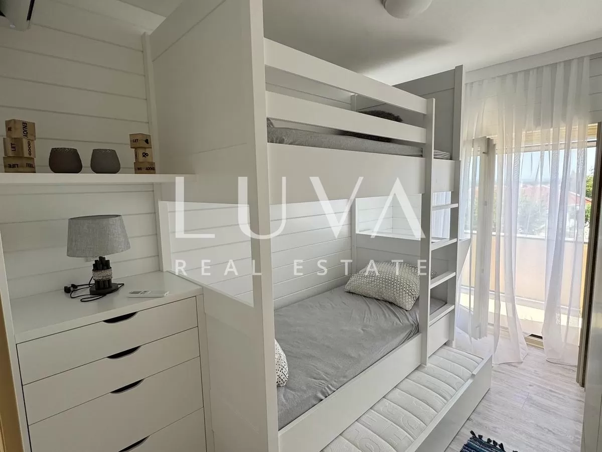 Spacious Semi-Detached House 275m2 for Sale in Nin
