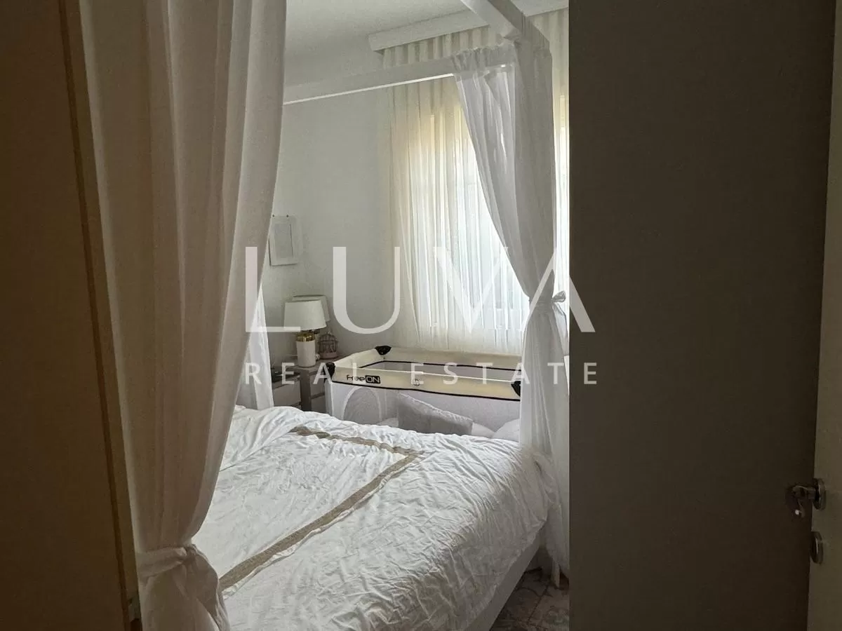 Spacious Semi-Detached House 275m2 for Sale in Nin