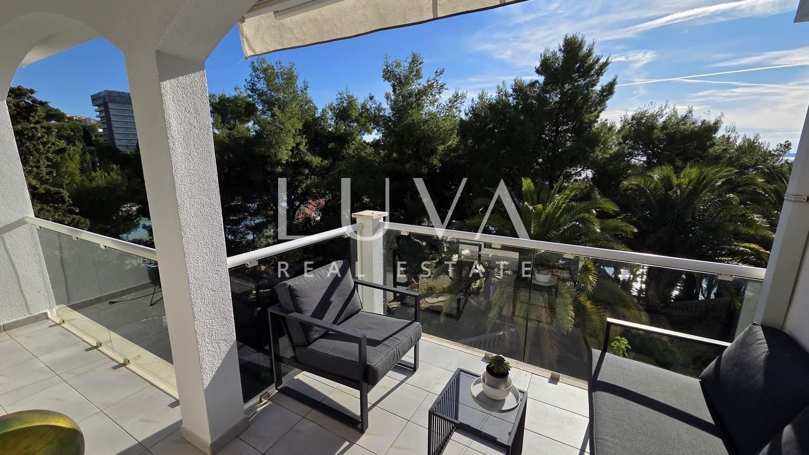 Split, Podstrana, seafront villa with 7 apartments for sale