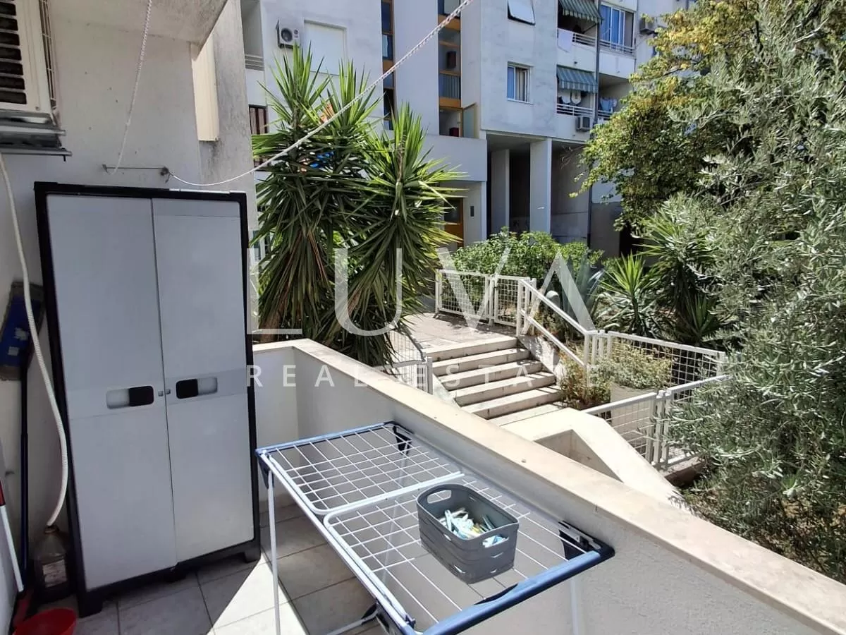 Split, Žnjan, 3s stan 70m2, lođa, na prodaju