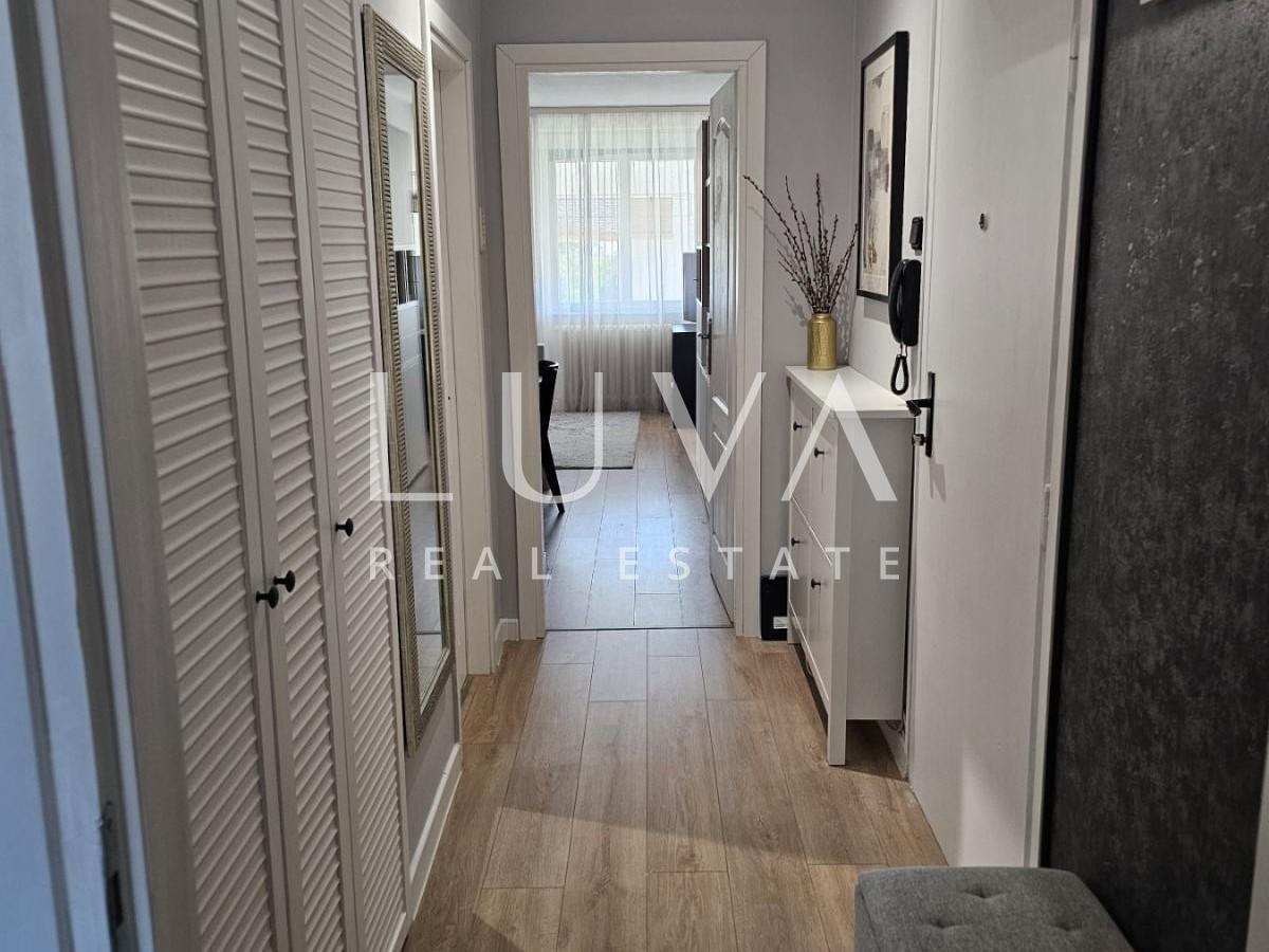 Osijek, Center, three-room apartment with two balconies for sale