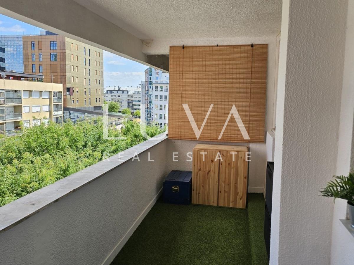 Osijek, Center, three-room apartment with two balconies for sale