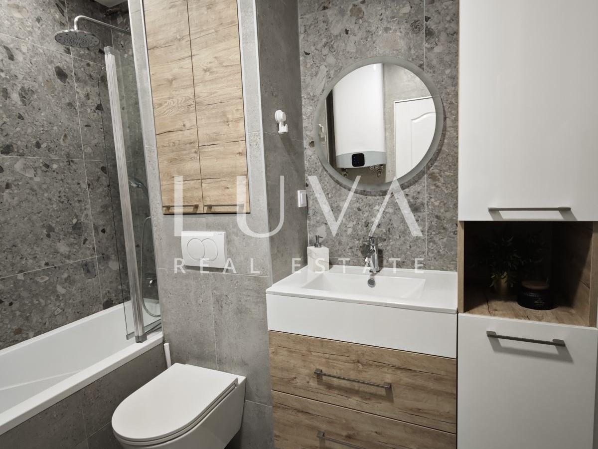 Osijek, Center, three-room apartment with two balconies for sale