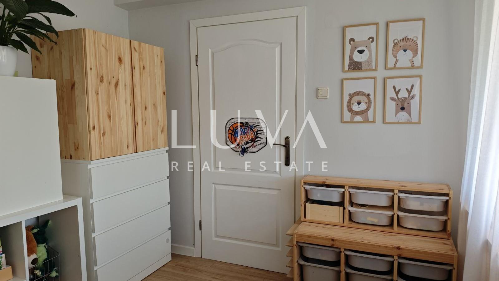 Osijek, Center, three-room apartment with two balconies for sale