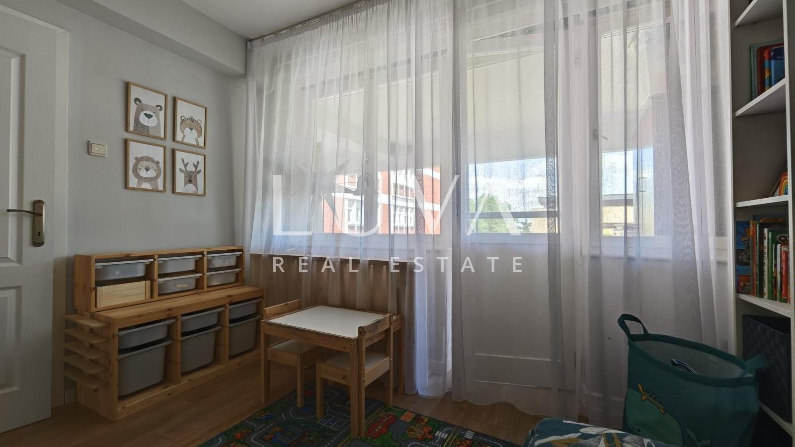 Osijek, Center, three-room apartment with two balconies for sale