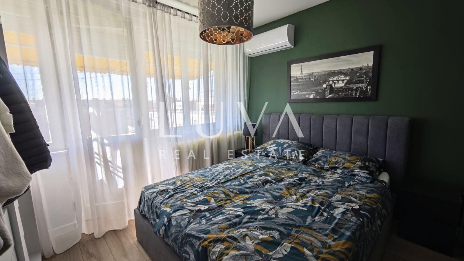 Osijek, Center, three-room apartment with two balconies for sale