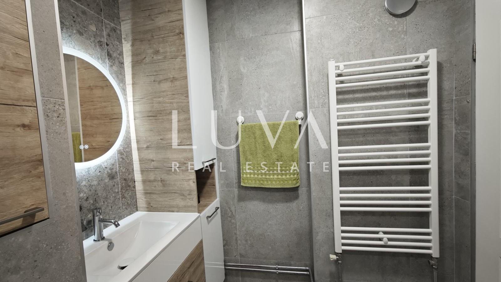 Osijek, Center, three-room apartment with two balconies for sale