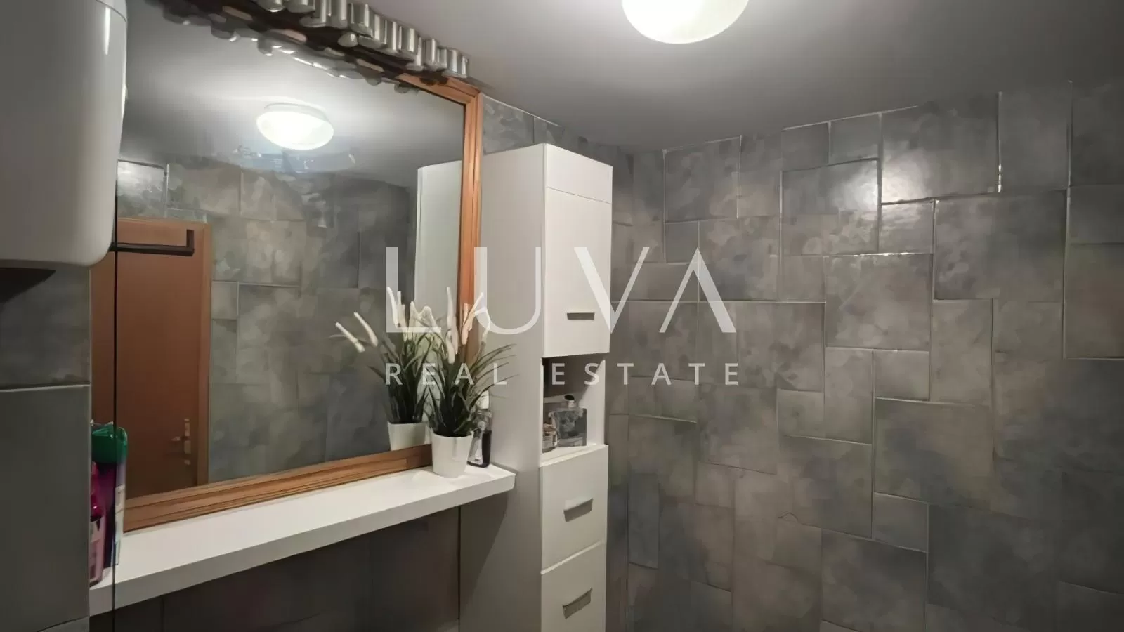 Voltino, dvoetažni 5s stan 114m2 s balkonom  na prodaju