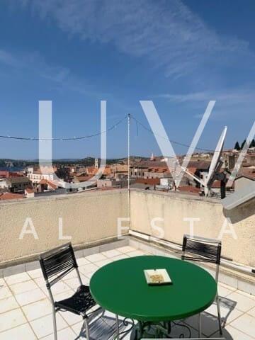 Šibenik, Varoš, 3-bedroom apartment 100 m² with rooftop terrace for long-term rent