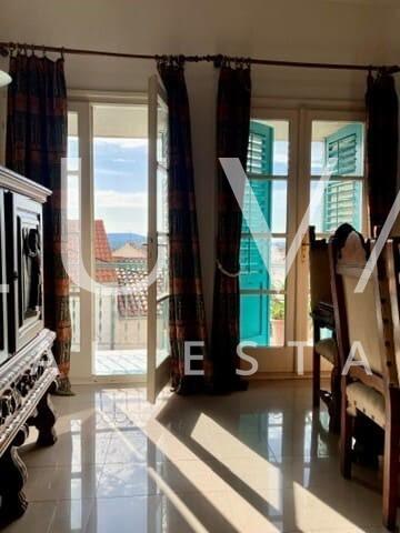 Šibenik, Varoš, 3-bedroom apartment 100 m² with rooftop terrace for long-term rent