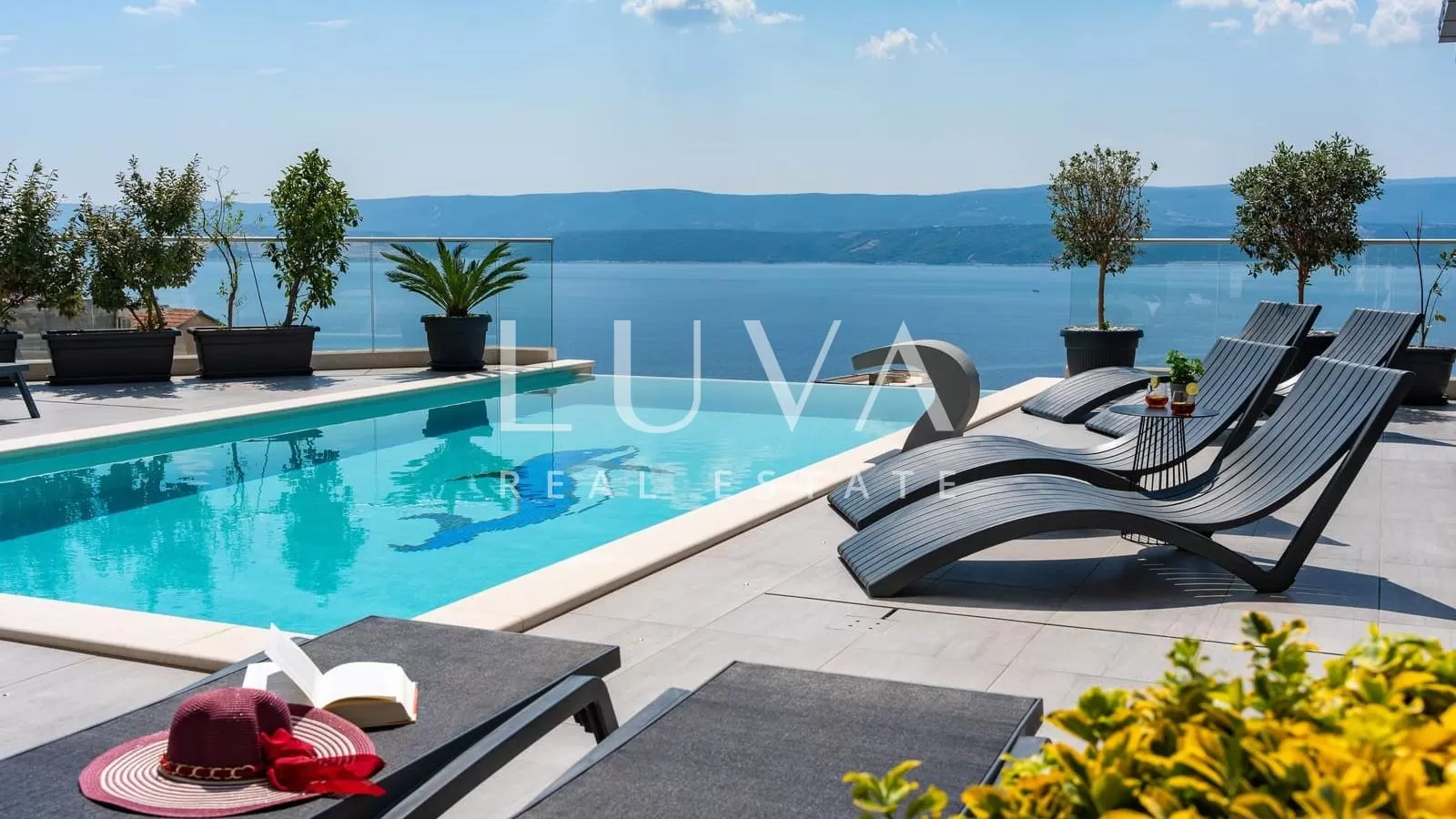 Stanići, Omiš, luxuriöse Villa mit Pool in der Nähe des Meeres zum Verkauf