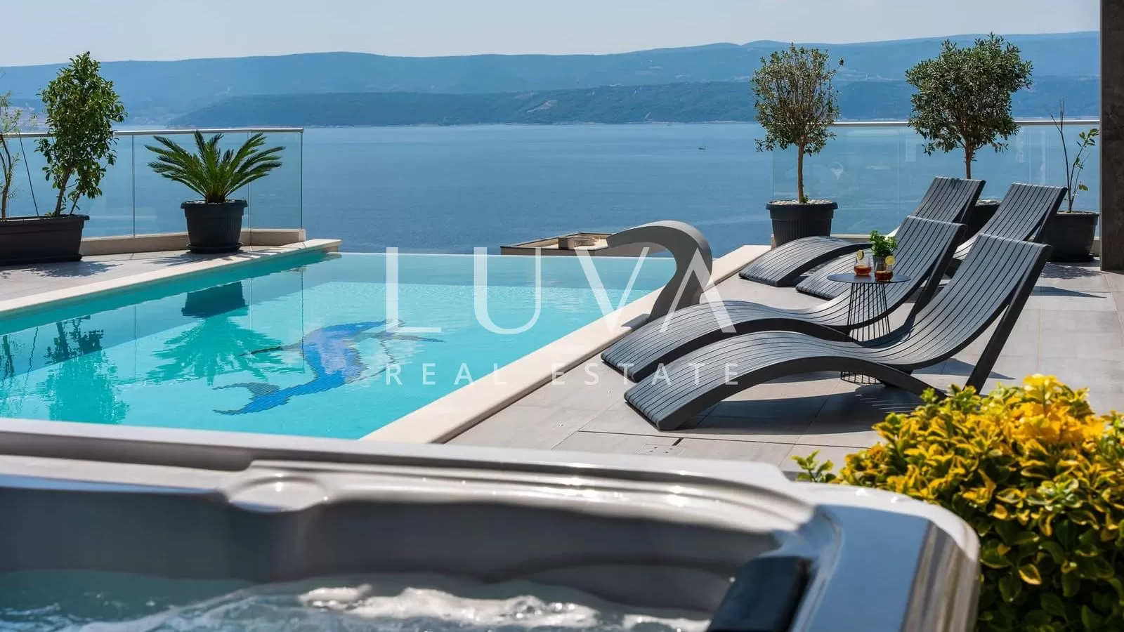 Stanići, Omiš, luxuriöse Villa mit Pool in der Nähe des Meeres zum Verkauf