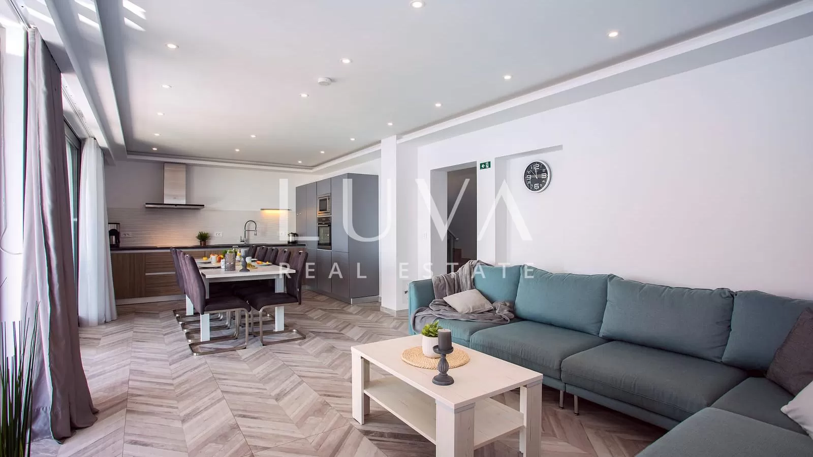 Stanići, Omiš, luxuriöse Villa mit Pool in der Nähe des Meeres zum Verkauf