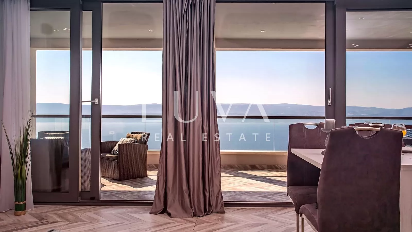 Stanići, Omiš, luxuriöse Villa mit Pool in der Nähe des Meeres zum Verkauf