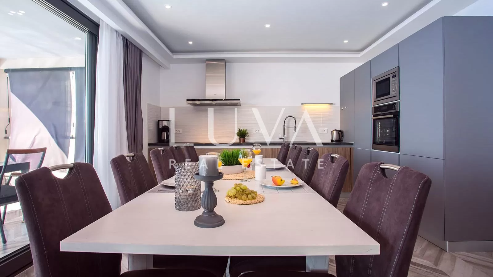 Stanići, Omiš, luxuriöse Villa mit Pool in der Nähe des Meeres zum Verkauf