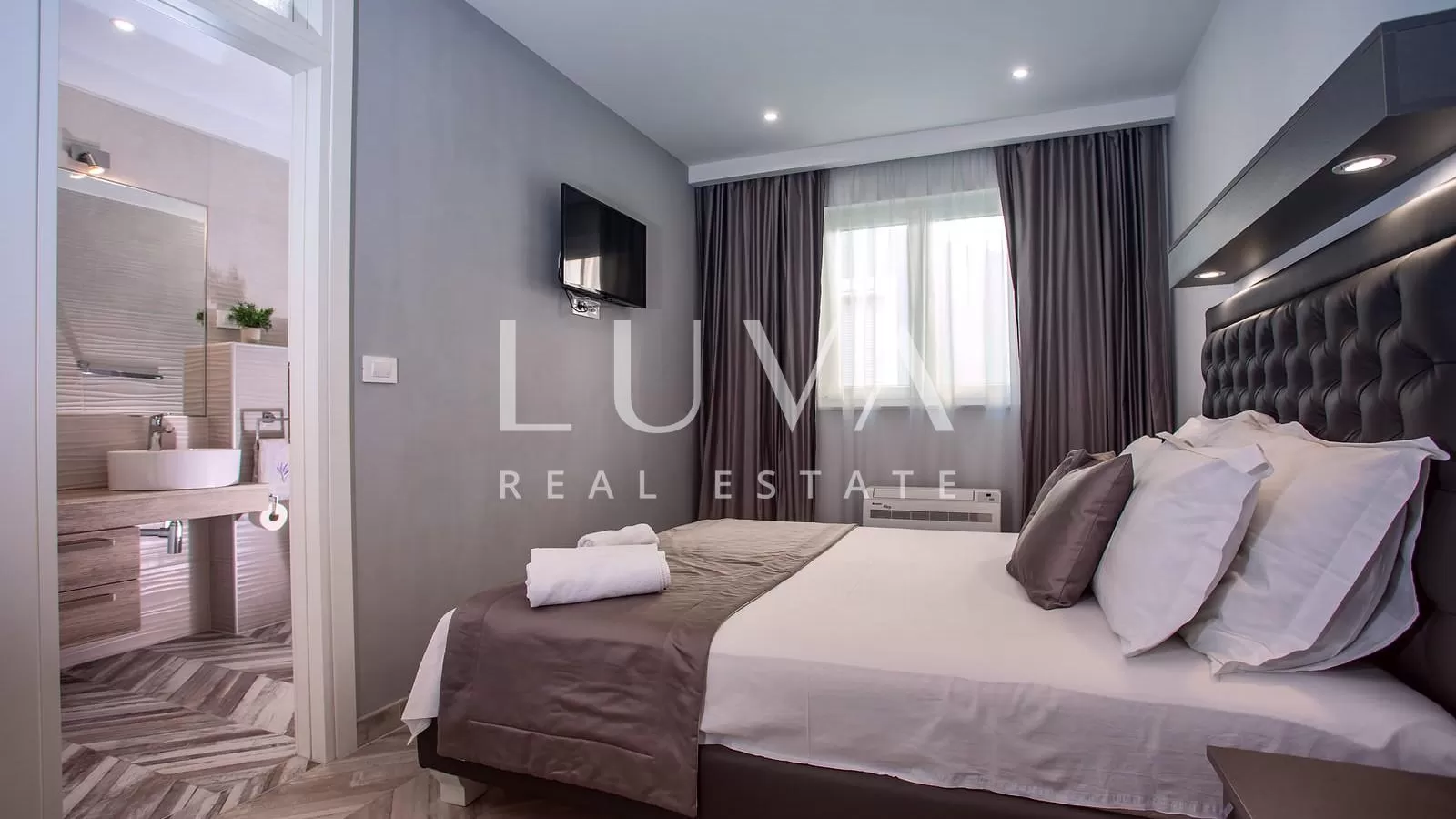 Stanići, Omiš, luxuriöse Villa mit Pool in der Nähe des Meeres zum Verkauf