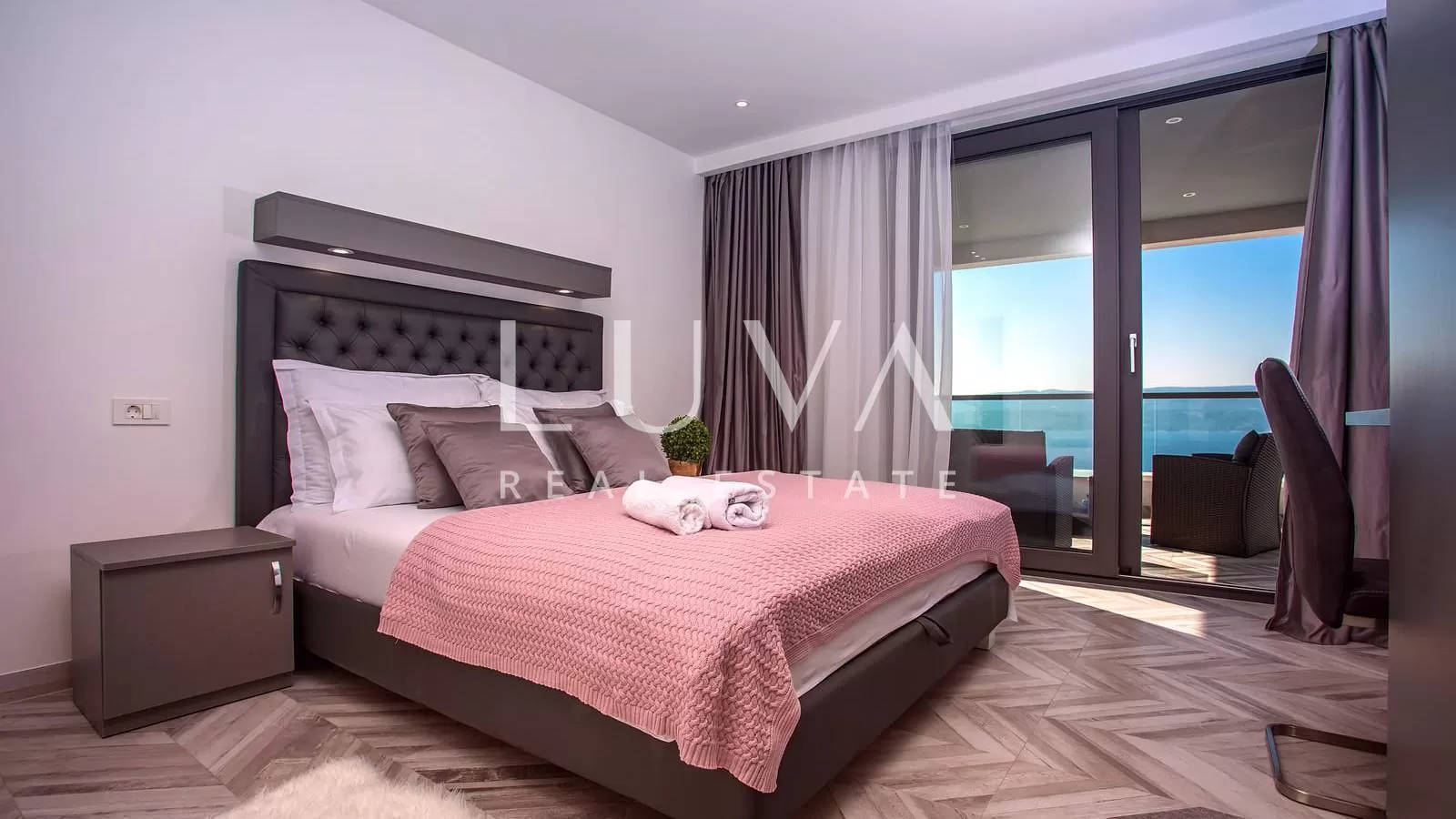 Stanići, Omiš, luxuriöse Villa mit Pool in der Nähe des Meeres zum Verkauf