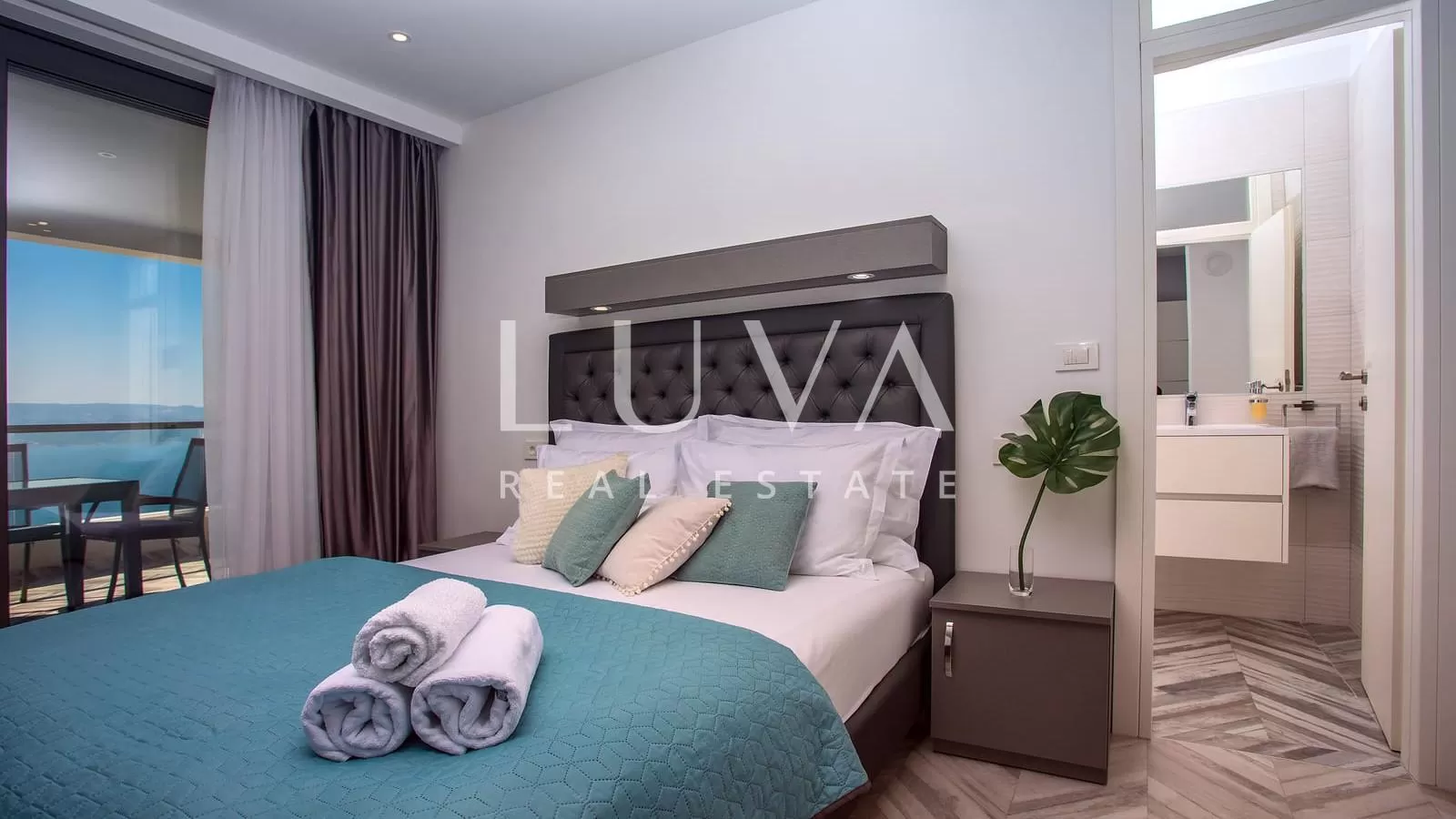 Stanići, Omiš, luxuriöse Villa mit Pool in der Nähe des Meeres zum Verkauf