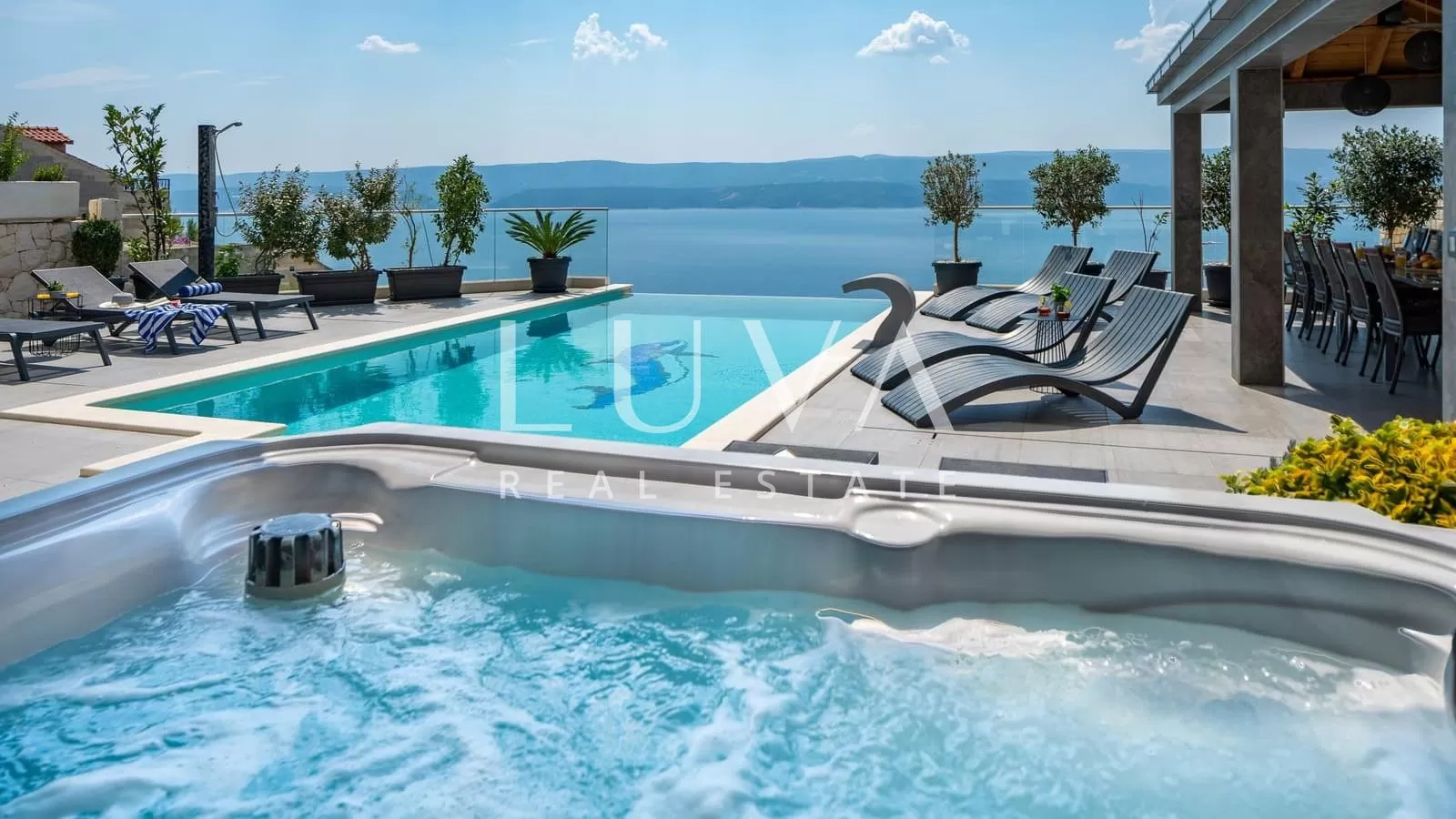 Stanići, Omiš, luxuriöse Villa mit Pool in der Nähe des Meeres zum Verkauf
