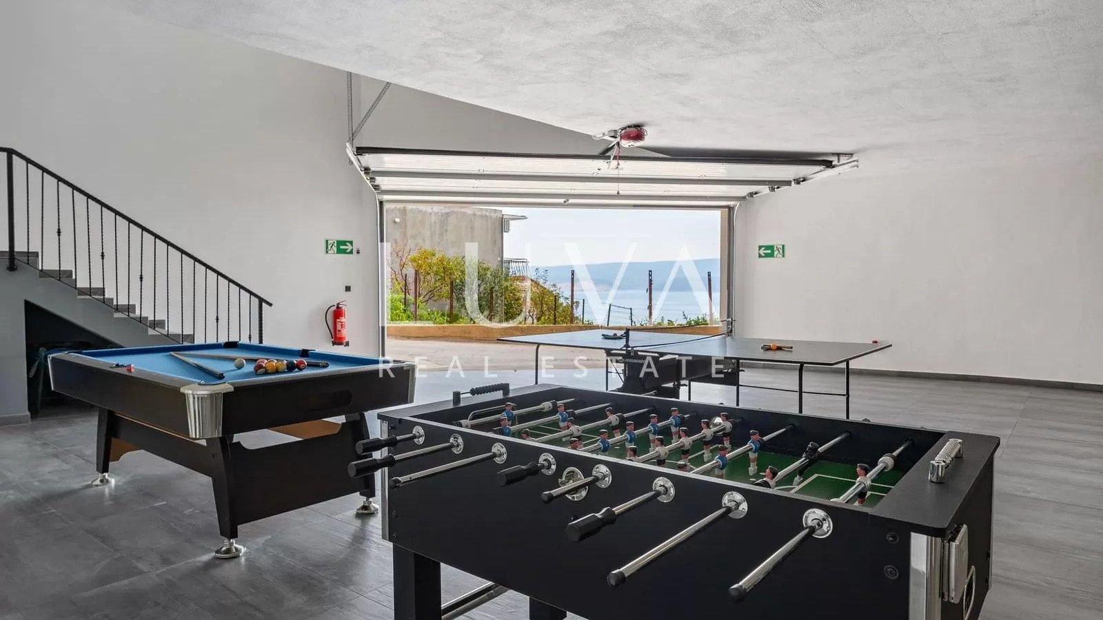 Stanići, Omiš, luxuriöse Villa mit Pool in der Nähe des Meeres zum Verkauf