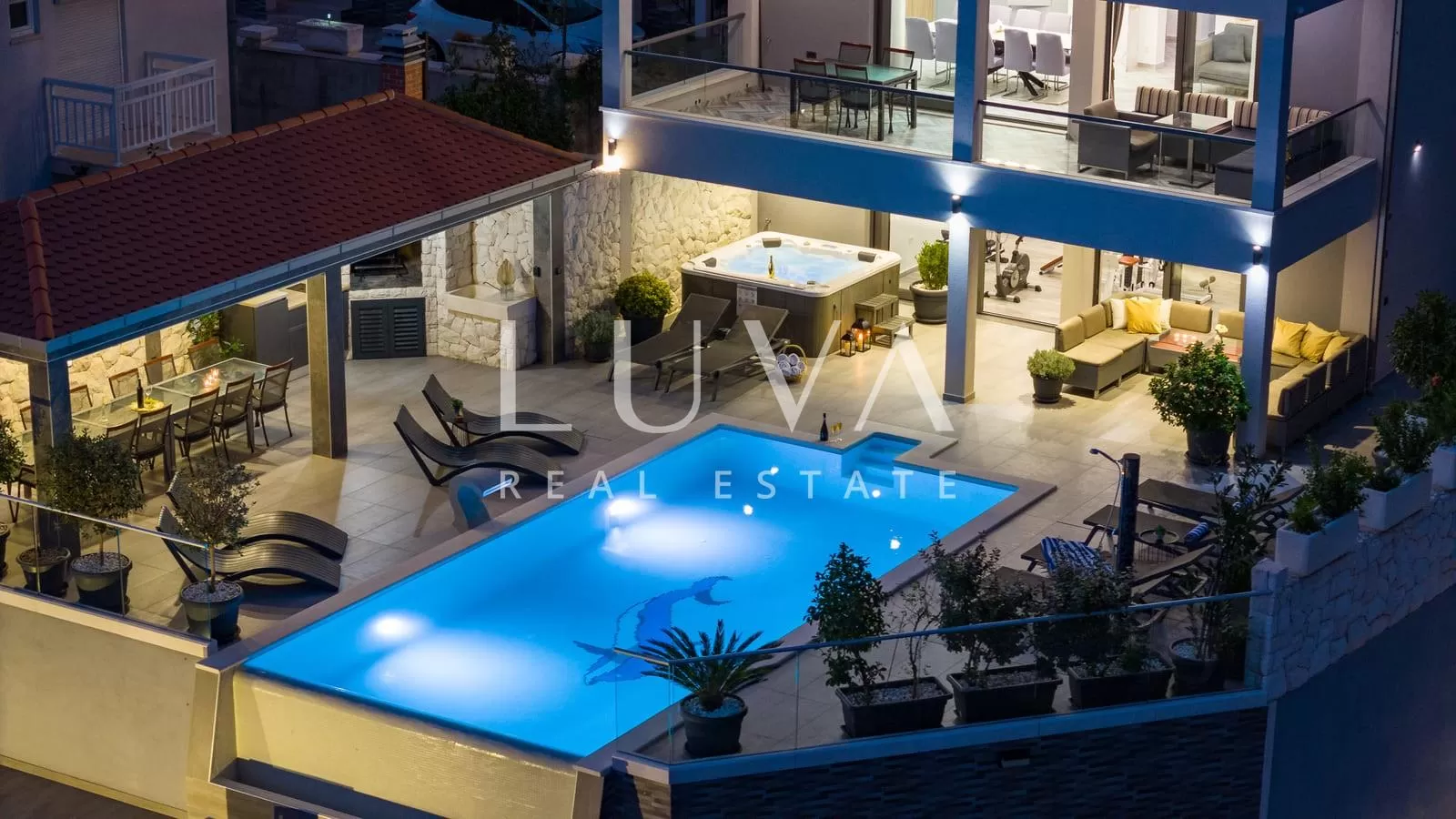 Stanići, Omiš, luxuriöse Villa mit Pool in der Nähe des Meeres zum Verkauf