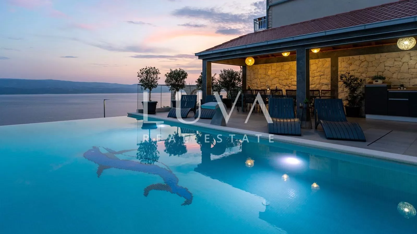 Stanići, Omiš, luxuriöse Villa mit Pool in der Nähe des Meeres zum Verkauf