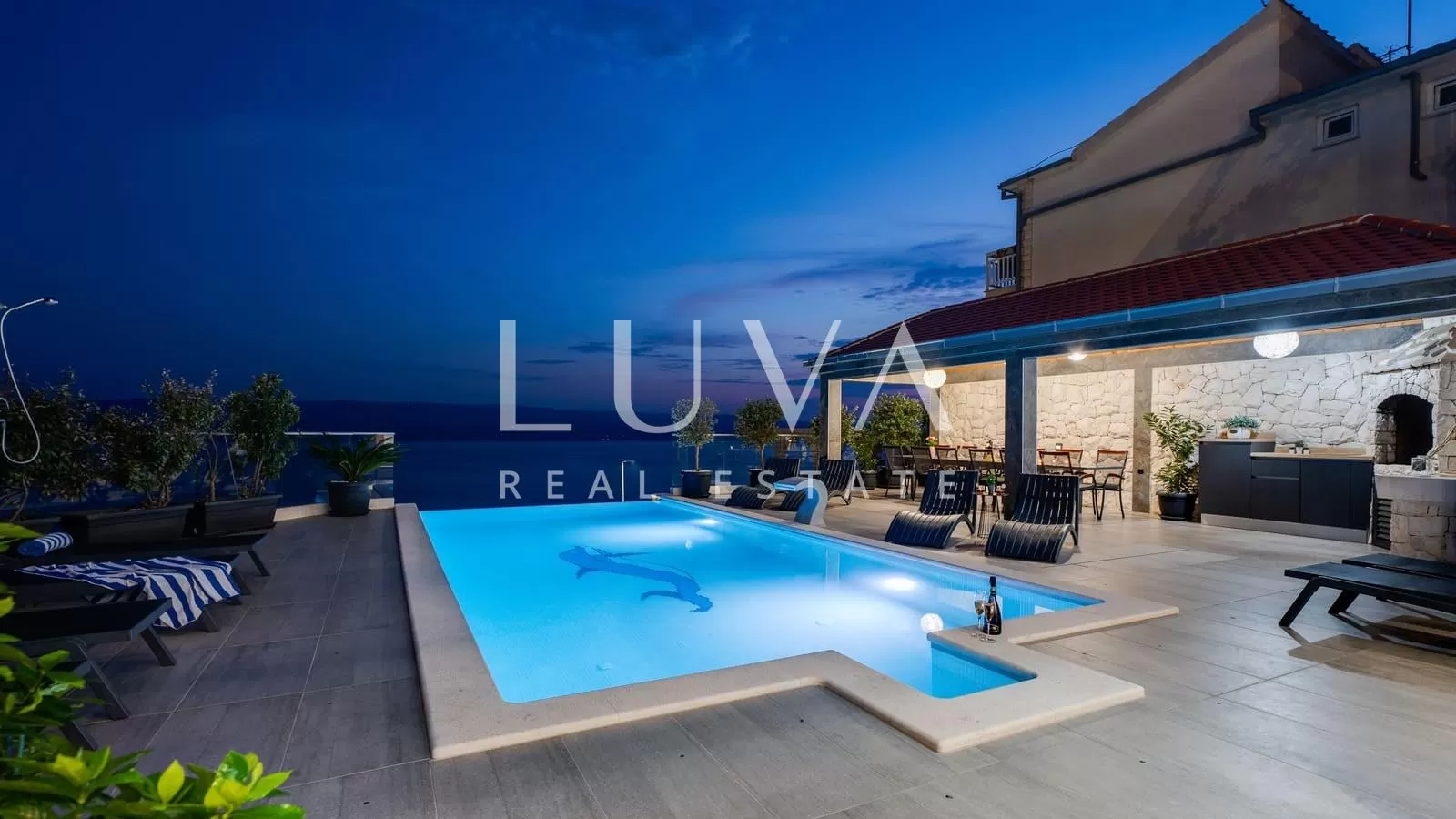 Stanići, Omiš, luxuriöse Villa mit Pool in der Nähe des Meeres zum Verkauf