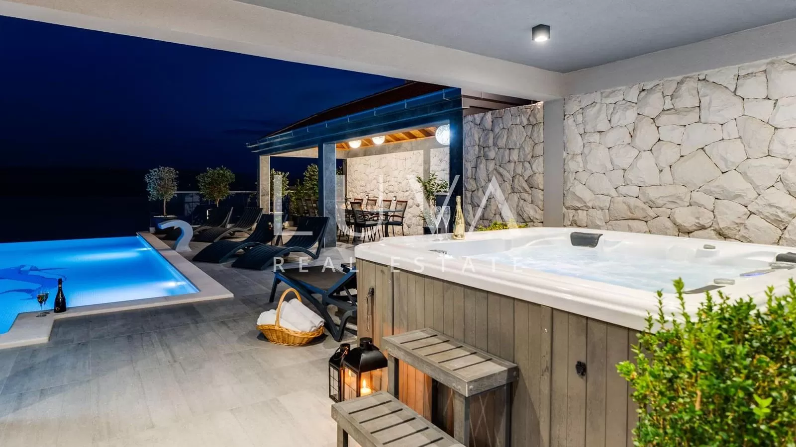 Stanići, Omiš, luxuriöse Villa mit Pool in der Nähe des Meeres zum Verkauf