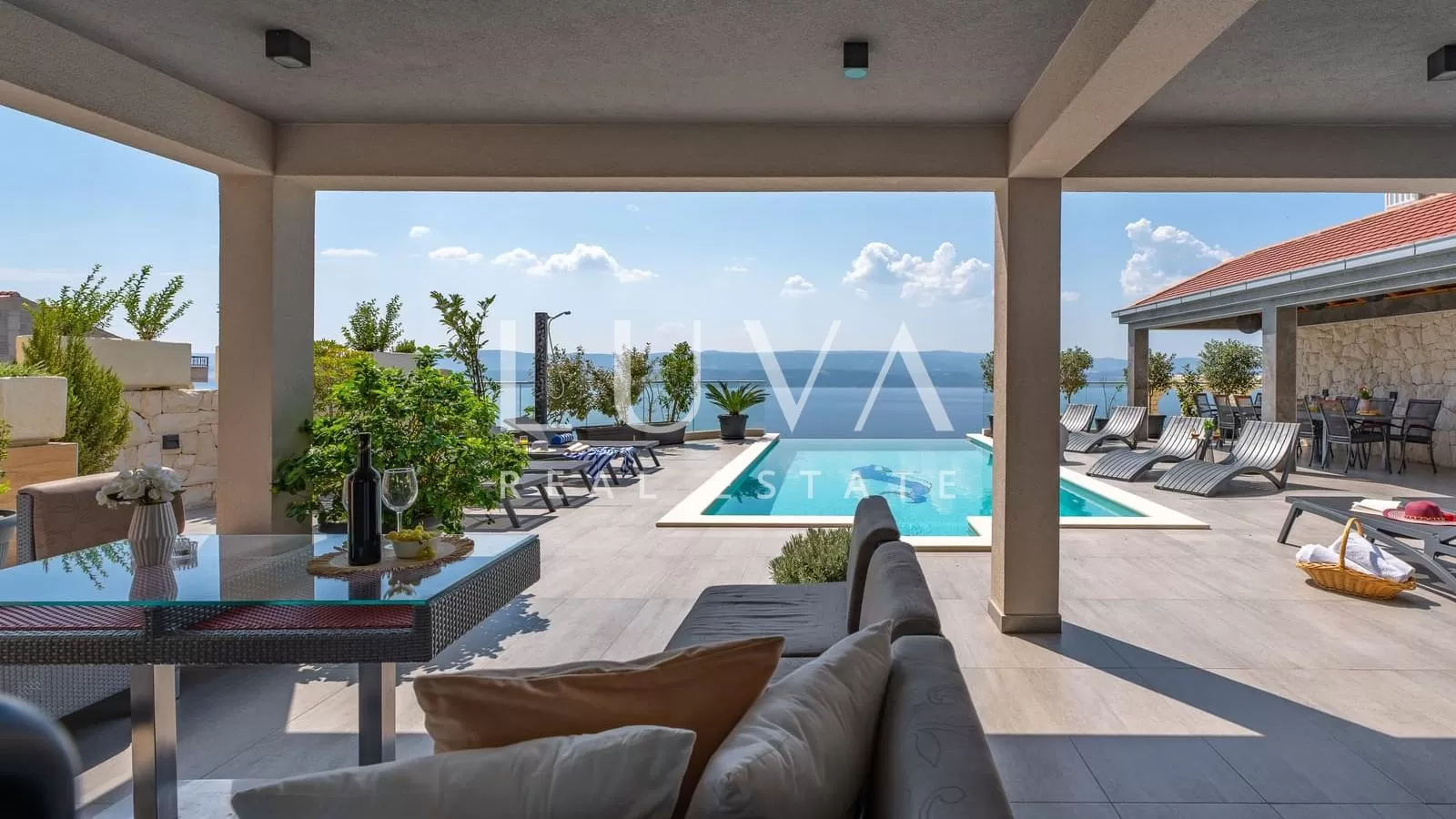 Stanići, Omiš, luxuriöse Villa mit Pool in der Nähe des Meeres zum Verkauf