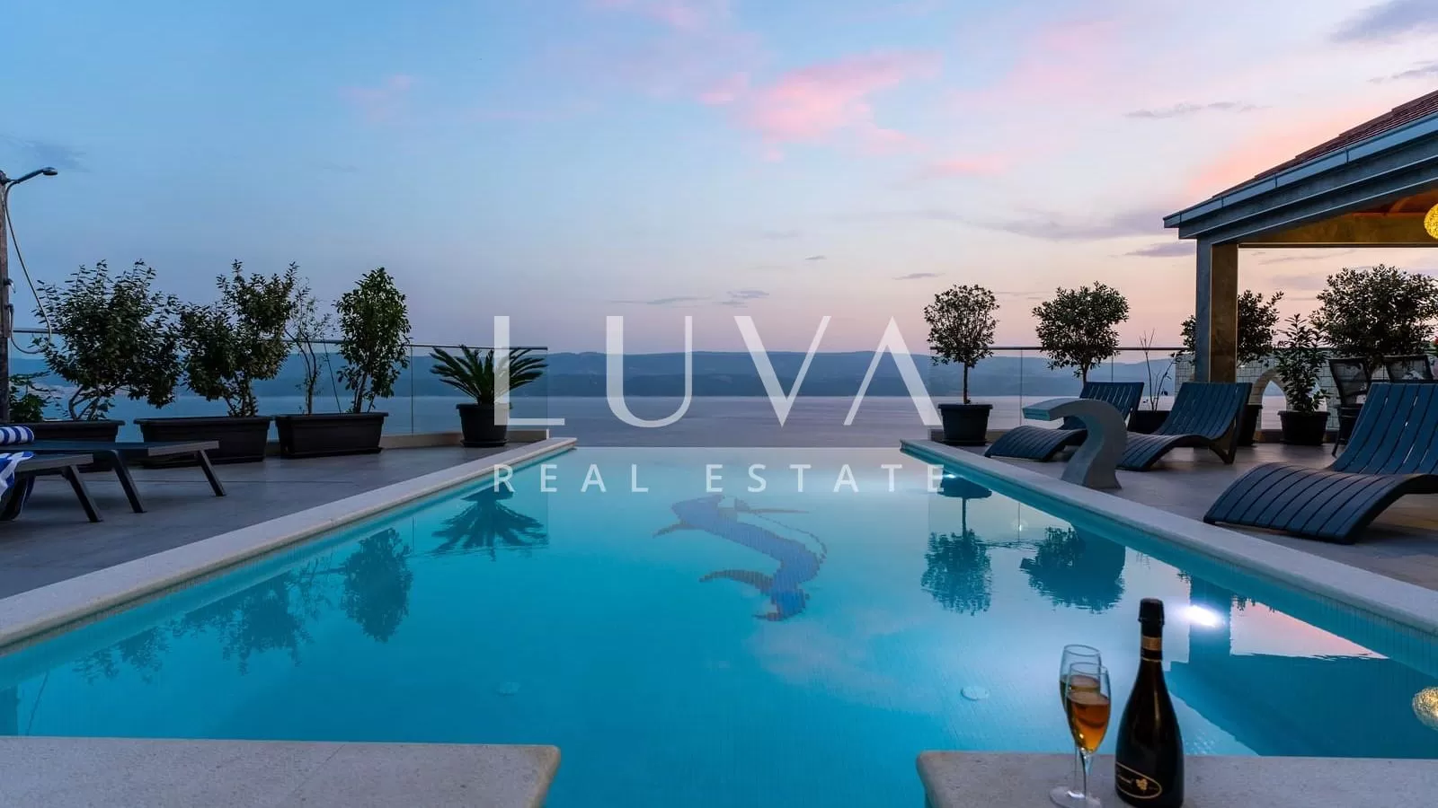 Stanići, Omiš, luxuriöse Villa mit Pool in der Nähe des Meeres zum Verkauf