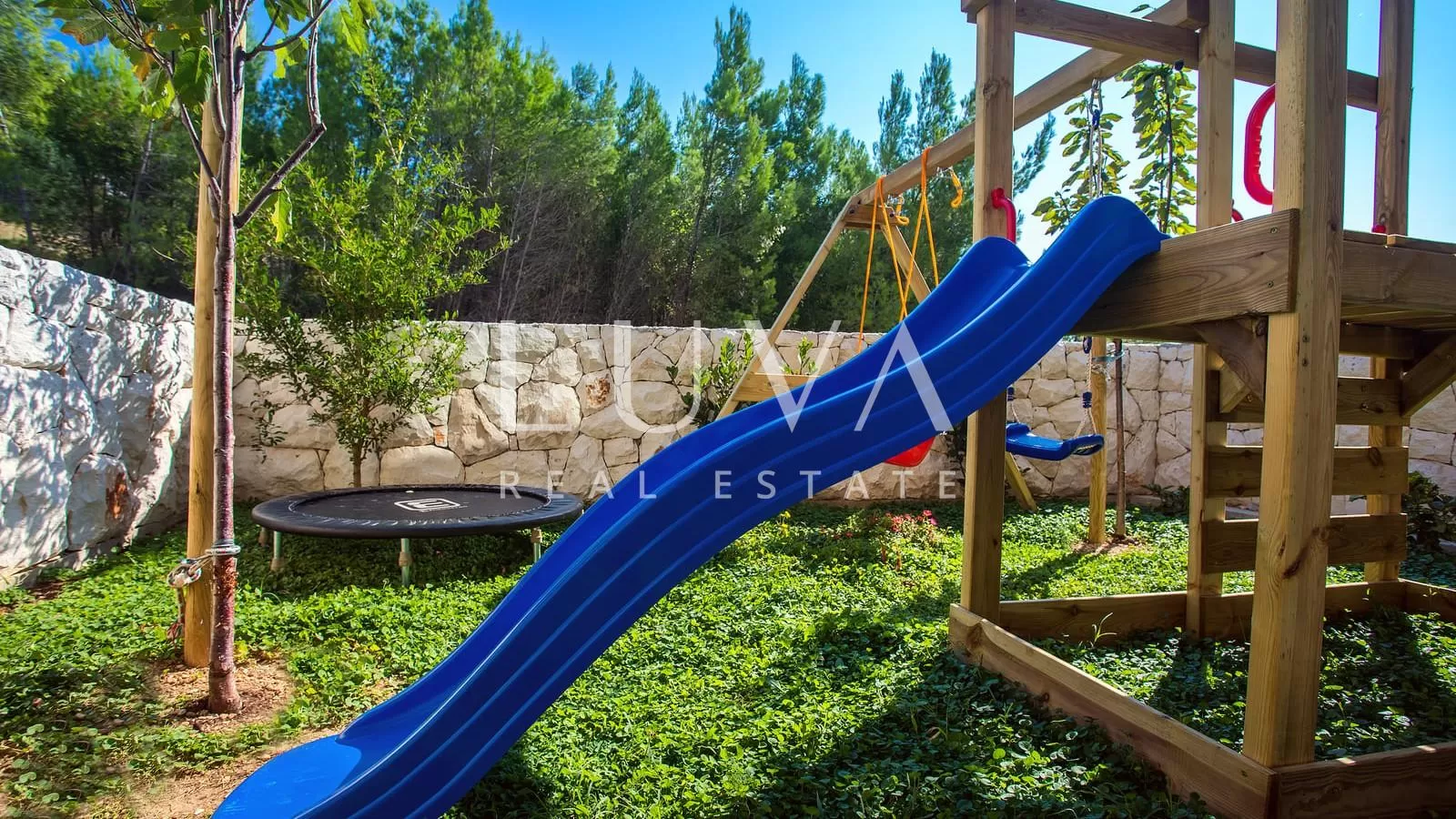 Stanići, Omiš, luxuriöse Villa mit Pool in der Nähe des Meeres zum Verkauf