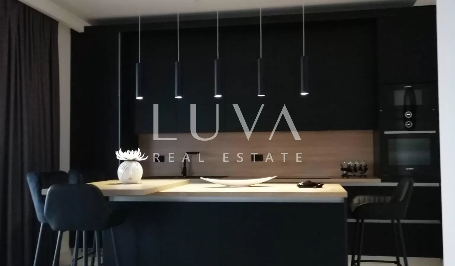Stanići, Omiš, luxuriöse Villa mit Pool in der Nähe des Meeres zum Verkauf