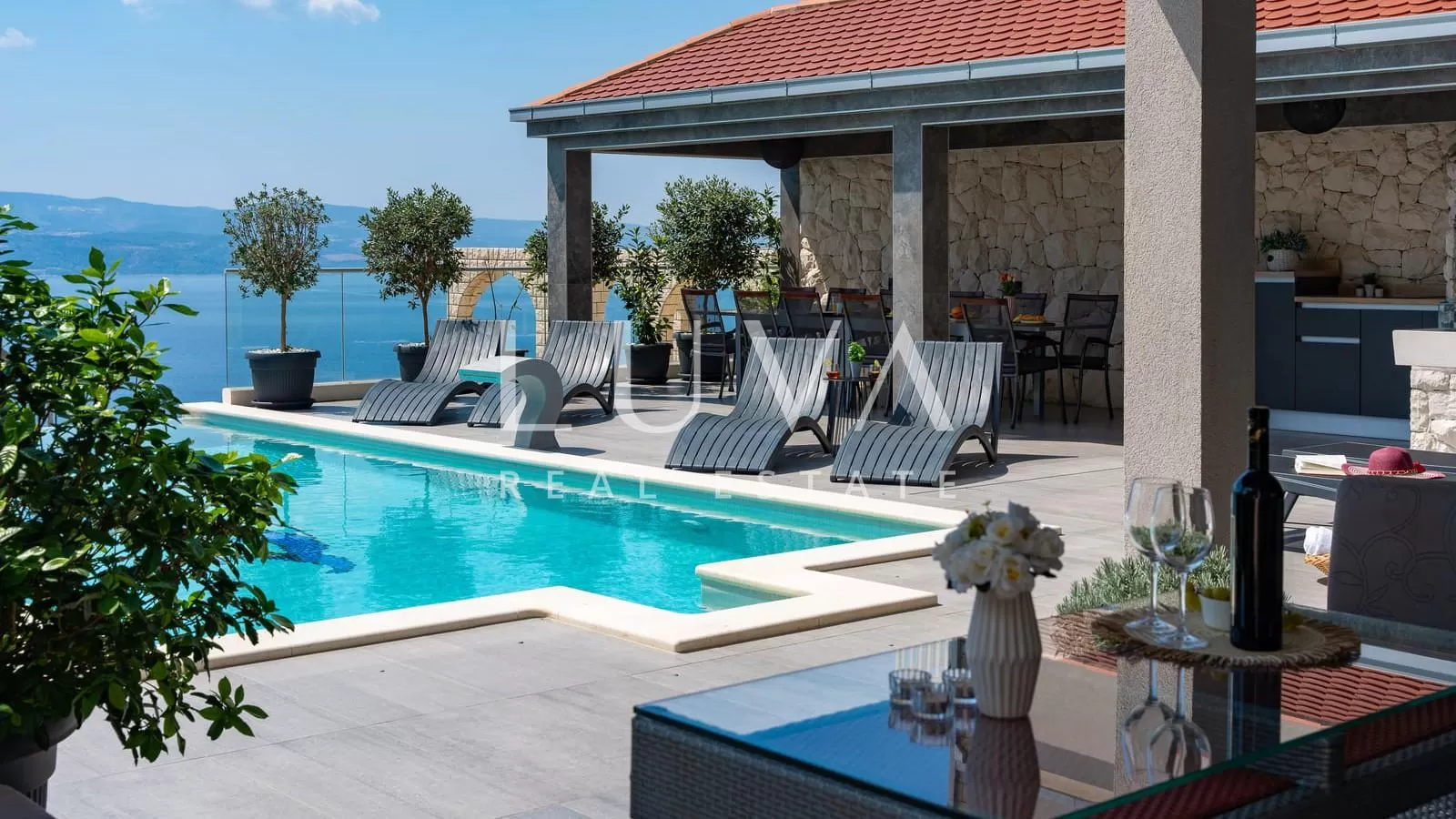Stanići, Omiš, luxuriöse Villa mit Pool in der Nähe des Meeres zum Verkauf